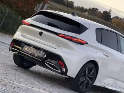 Vendo Peugeot 308 2021 - 25000 EUR, 58000 km - AUTO.MOTO.pt