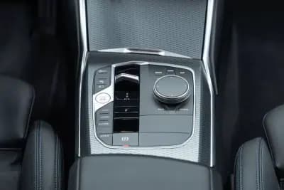 Vendo BMW 330 2023 - 43950 EUR, 44000 km - AUTO.MOTO.pt