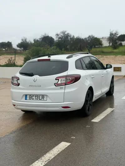 Vendo Renault Mégane 2019 - 9900 EUR, 175127 km - AUTO.MOTO.pt