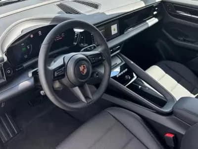 Vendo Porsche Macan 2024 - 80900 EUR, 15800 km - AUTO.MOTO.pt