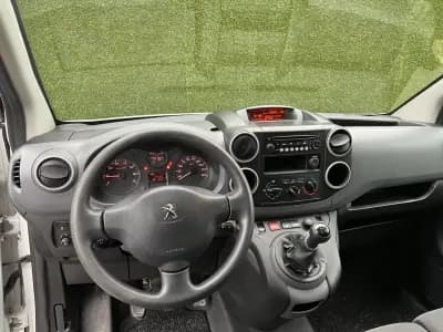 Sell Peugeot Partner 1.6 BlueHdi 3 Lug 2018 - 9800 EUR, 200000 km - AUTO.MOTO.pt