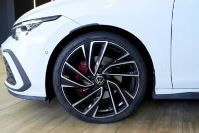 Vendo Volkswagen Golf 2021 - 34970 EUR, 88000 km - AUTO.MOTO.pt