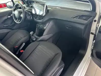 Sell Peugeot 208 2018 - 11990 EUR, 141744 km - AUTO.MOTO.pt