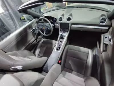 Vendo Porsche 718 Boxster 2019 - 64900 EUR, 68000 km - AUTO.MOTO.pt