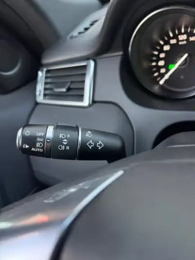 Vendo Land Rover Discovery Sport 2018 - 29750 EUR, 100950 km - AUTO.MOTO.pt