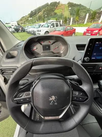 Vendo Peugeot Partner 2020 - 17990 EUR, 116800 km - AUTO.MOTO.pt