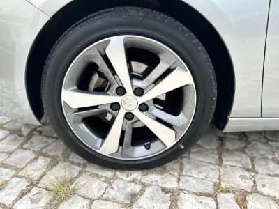 Vendo Peugeot 308 2015 - 8900 EUR, 210000 km - AUTO.MOTO.pt