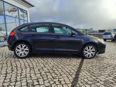 Vendo Citroën C4 2005 - 3290 EUR, 249000 km - AUTO.MOTO.pt