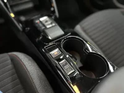 Vendo Peugeot e-2008 2023 - 22500 EUR, 46500 km - AUTO.MOTO.pt