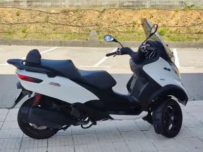 Vendo mota Piaggio MP3 Three Wheeler 400 2018 - 4750 EUR, 17000 km - AUTO.MOTO.pt