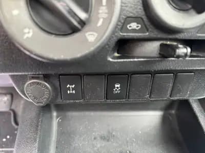 Sell Toyota Hilux 2020 - 26900 EUR, 131655 km - AUTO.MOTO.pt