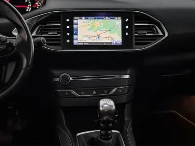 Vendo Peugeot 308 2018 - 12950 EUR, 134000 km - AUTO.MOTO.pt