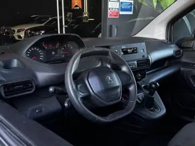 Vendo Peugeot Partner 2021 - 14990 EUR, 81900 km - AUTO.MOTO.pt