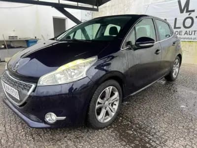 Vendo Peugeot 208 2016 - 7500 EUR, 302200 km - AUTO.MOTO.pt