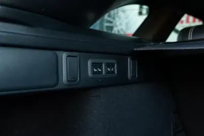 Vendo Land Rover Range Rover Velar 2019 - 52900 EUR, 115000 km - AUTO.MOTO.pt