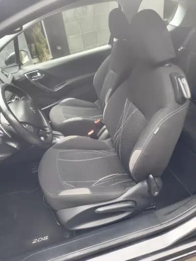 Vendo Peugeot 208 2013 - 8900 EUR, 157000 km - AUTO.MOTO.pt