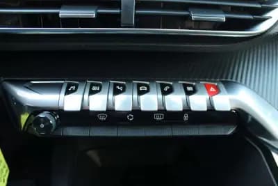 Vendo Peugeot 3008 2018 - 16500 EUR, 205000 km - AUTO.MOTO.pt