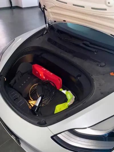 Vendo Tesla Model 3 2020 - 29900 EUR, 108726 km - AUTO.MOTO.pt