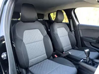 Vendo Renault Clio 2023 - 14750 EUR, 24600 km - AUTO.MOTO.pt