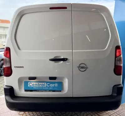 Vendo Opel Combo 2023 - 17950 EUR, 66000 km - AUTO.MOTO.pt