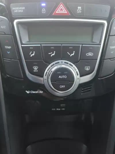 Vendo Hyundai i30 2016 - 11490 EUR, 122000 km - AUTO.MOTO.pt