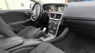 Sell Volvo V40 2013 - 10900 EUR, 190000 km - AUTO.MOTO.pt