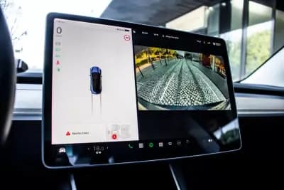 Vendo Tesla Model 3 2020 - 29750 EUR, 73831 km - AUTO.MOTO.pt