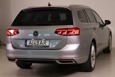 Vendo Volkswagen Passat Variant 2021 - 25990 EUR, 70682 km - AUTO.MOTO.pt