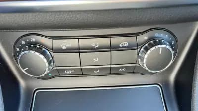 Sell Mercedes-Benz CLA 200 2019 - 29990 EUR, 33564 km - AUTO.MOTO.pt