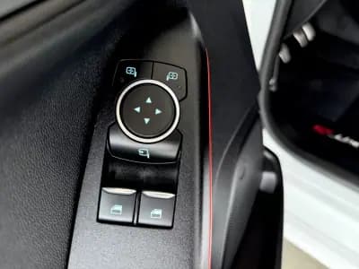 Vendo Ford Fiesta 2018 - 12500 EUR, 146800 km - AUTO.MOTO.pt