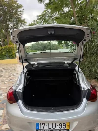 Sell Opel Astra 2011 - 9990 EUR, 71935 km - AUTO.MOTO.pt