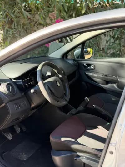 Vendo Renault Clio 2014 - 9990 EUR, 79966 km - AUTO.MOTO.pt