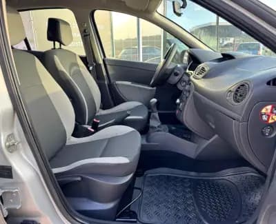 Vendo Renault Clio 2009 - 4280 EUR, 290626 km - AUTO.MOTO.pt