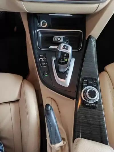 Vendo BMW 318 2013 - 14250 EUR, 180000 km - AUTO.MOTO.pt