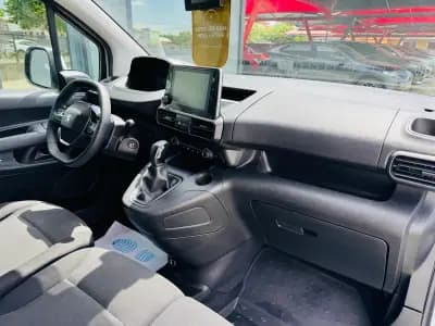 Vendo Peugeot 2021 - 16000 EUR, 140000 km - AUTO.MOTO.pt