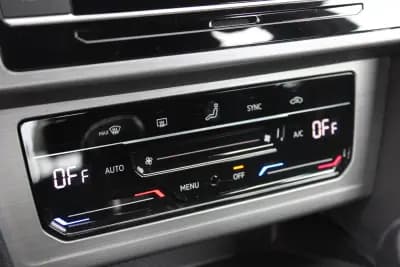 Vendo Volkswagen Passat 2021 - 21900 EUR, 22076 km - AUTO.MOTO.pt