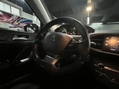 Vendo Peugeot 308 2019 - 11990 EUR, 106000 km - AUTO.MOTO.pt