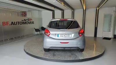 Sell Peugeot 208 2019 - 9900 EUR, 179951 km - AUTO.MOTO.pt