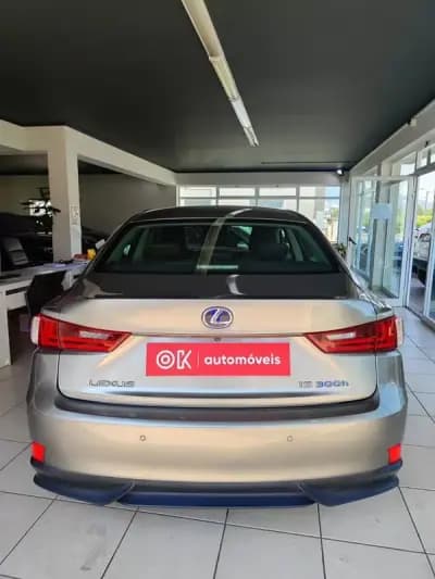 Vendo Lexus IS 300H 2013 - 19990 EUR, 170000 km - AUTO.MOTO.pt