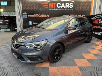 Vendo Renault Mégane 2019 - 16900 EUR, 105740 km - AUTO.MOTO.pt