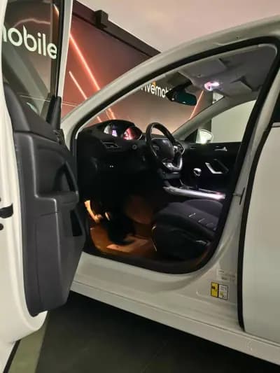 Sell Peugeot 308 2014 - 8990 EUR, 180724 km - AUTO.MOTO.pt