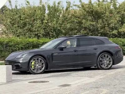 Sell Porsche Panamera Sport Turismo 2018 - 64999 EUR, 128000 km - AUTO.MOTO.pt