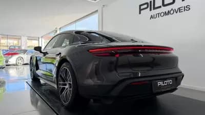 Vendo Porsche Taycan 2024 - 82000 EUR, 38405 km - AUTO.MOTO.pt