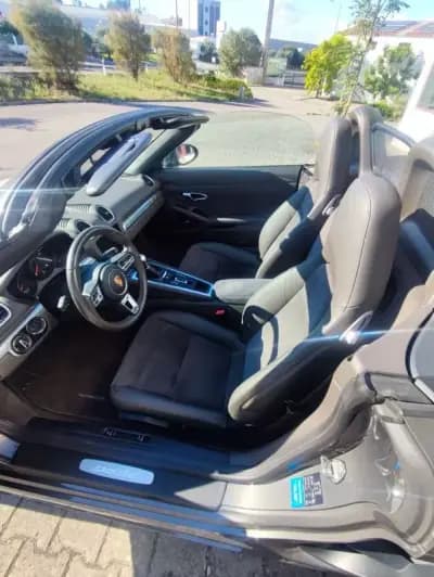 Vendo Porsche 718 Boxster 2019 - 64900 EUR, 68000 km - AUTO.MOTO.pt