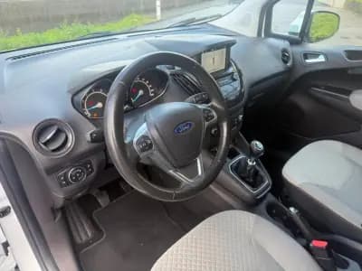 Vendo Ford Tourneo Courier 2019 - 9900 EUR, 133000 km - AUTO.MOTO.pt