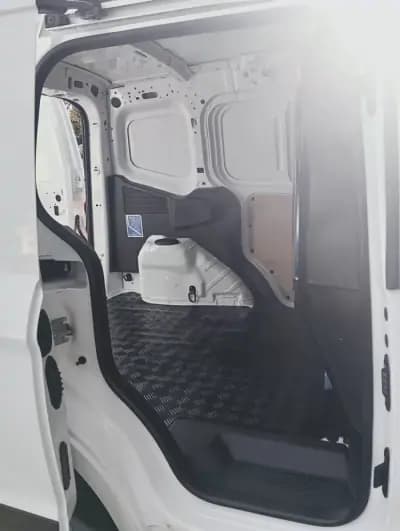 Sell Ford Transit Courier 2020 - 10990 EUR, 129167 km - AUTO.MOTO.pt