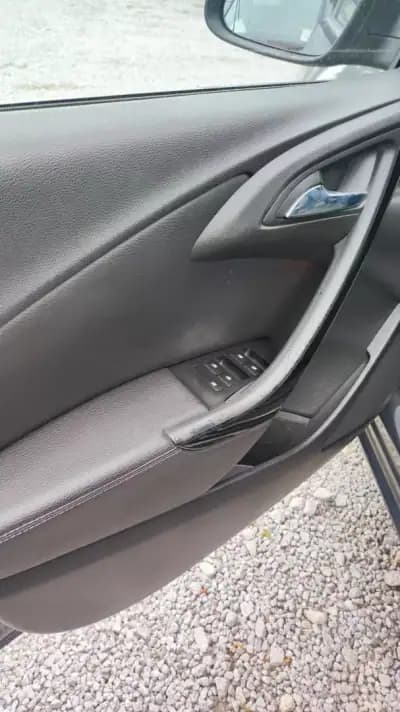 Vendo Opel Astra Sports Tourer 2016 - 9998 EUR, 162378 km - AUTO.MOTO.pt