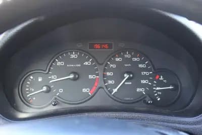 Sell Peugeot 206 2003 - 2750 EUR, 194000 km - AUTO.MOTO.pt