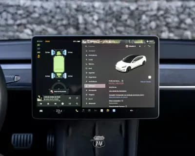 Vendo Tesla Model 3 2022 - 32990 EUR, 121900 km - AUTO.MOTO.pt