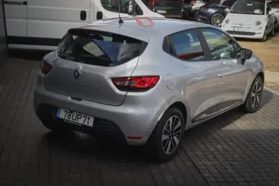Vendo Renault Clio 2018 - 12480 EUR, 121000 km - AUTO.MOTO.pt